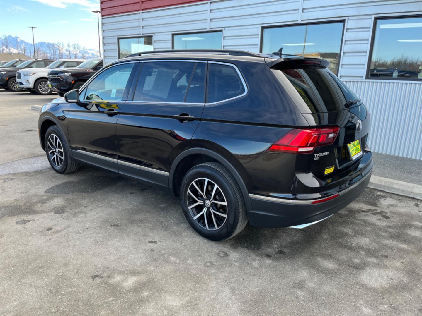 2021 BLACK /Black VOLKSWAGEN TIGUAN SE 4MOTION (3VV2B7AX0MM) with an 2.0L engine, Automatic transmission, located at 1960 Industrial Drive, Wasilla, 99654, (907) 274-2277, 61.573475, -149.400146 - Photo#2